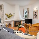 #294 2br Large Terrace Apartment